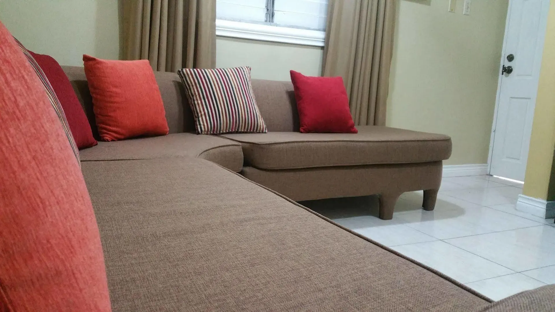 Oakland Guest Apartments Kingston